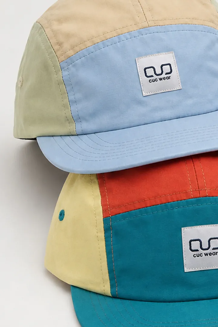 Categoría Gorras: cinco paneles de lona de algodón con cierre regulable